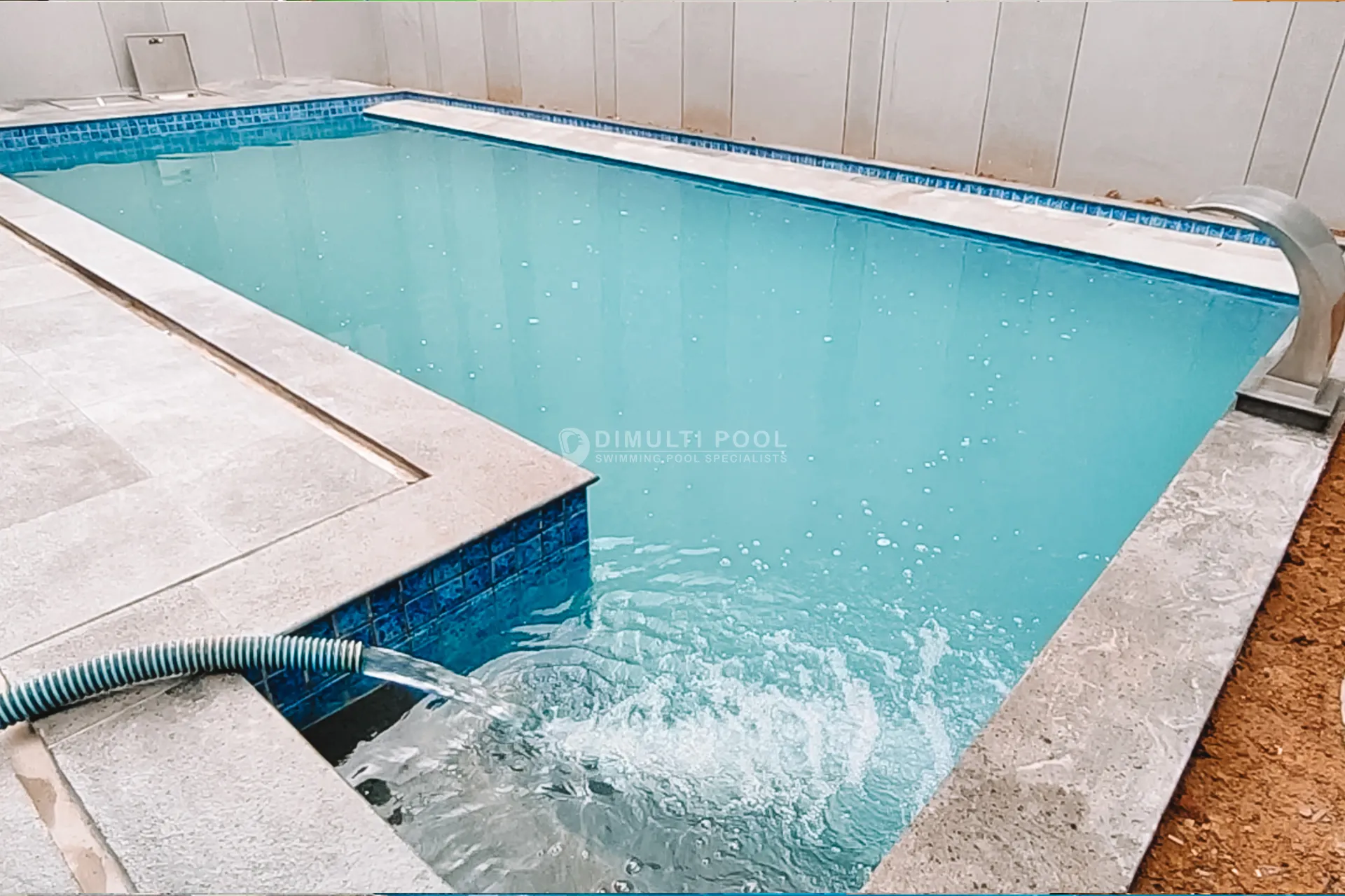 Air Kolam Renang Keruh