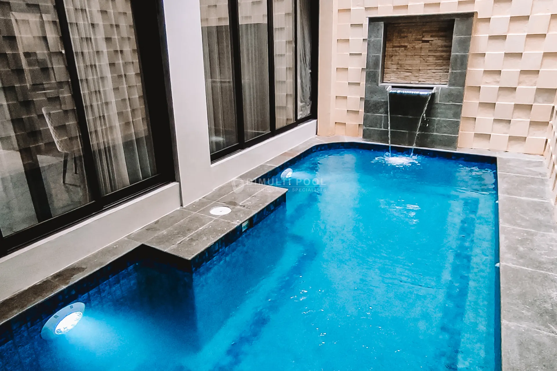 Hasil akhir Penjernihan air Kolam renang kuning Cokelat