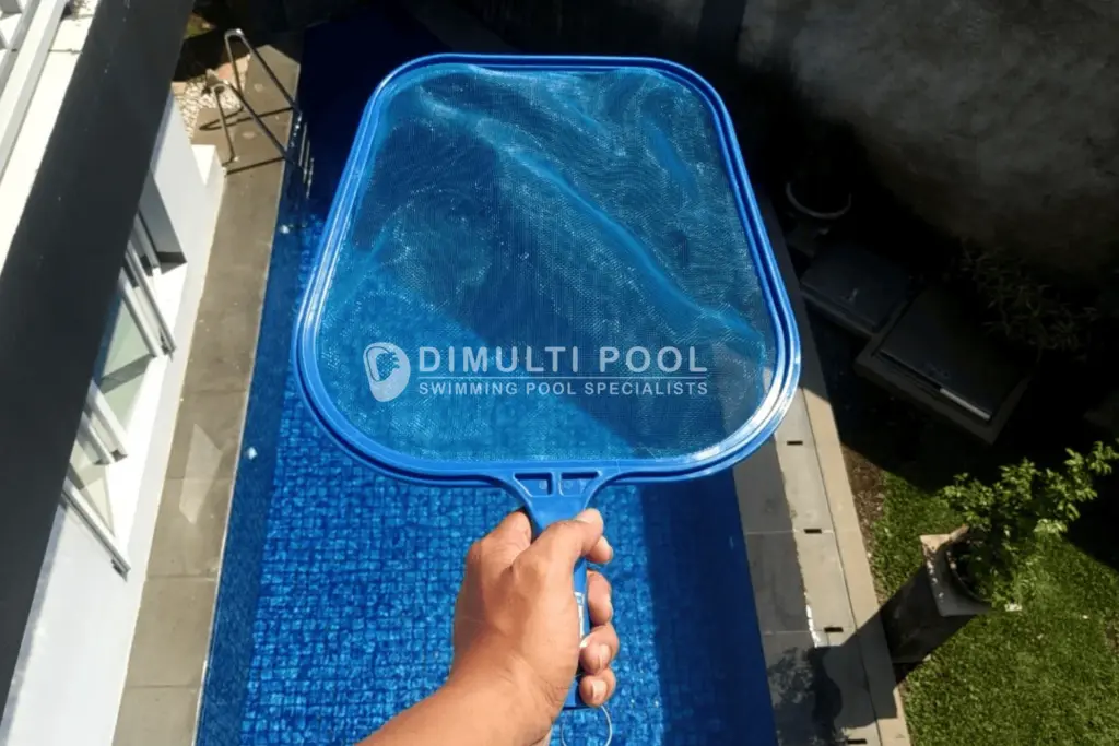 leaf skimmer kolam renang jaring rata.