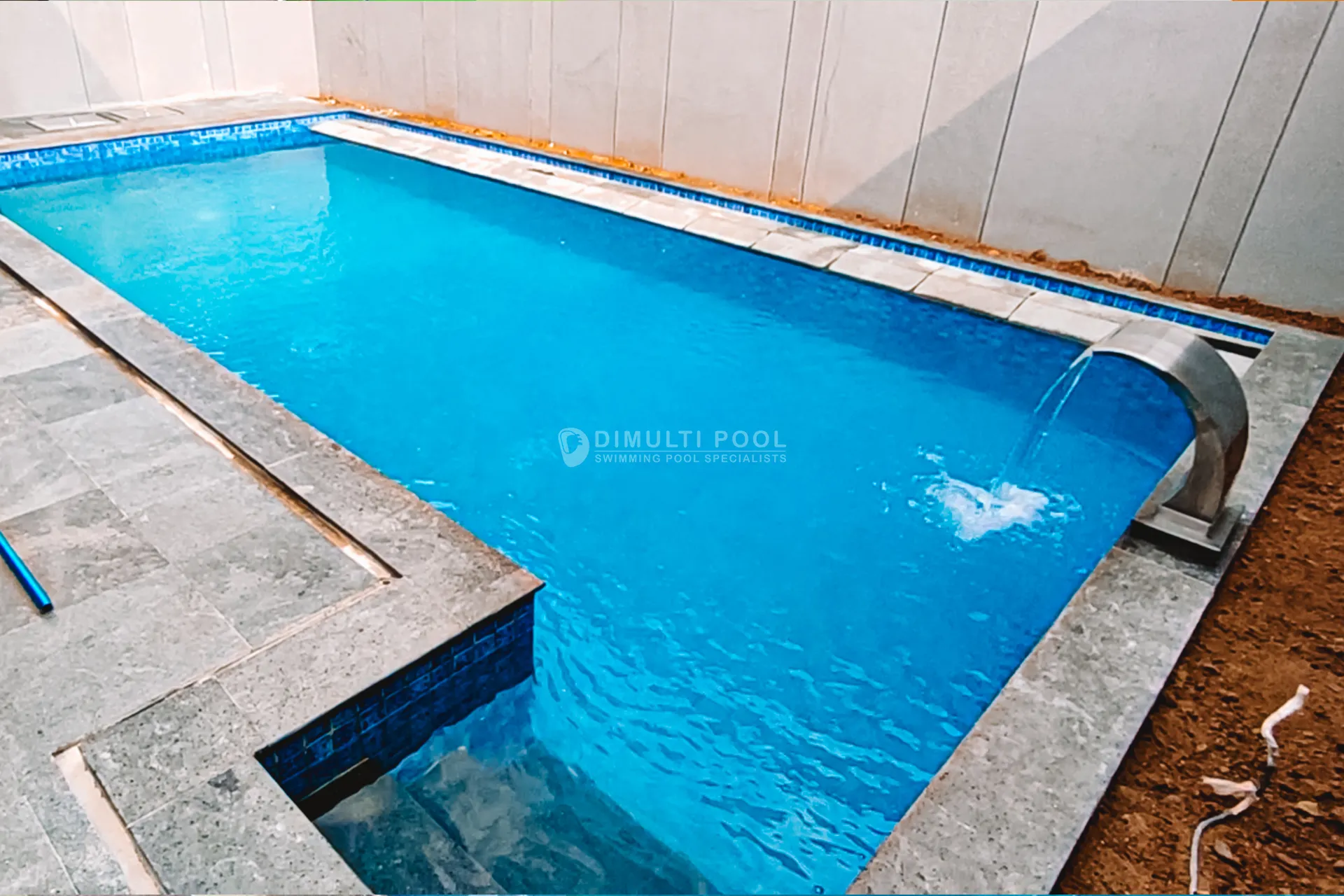 Menjernihkan Air Kolam Renang Keruh