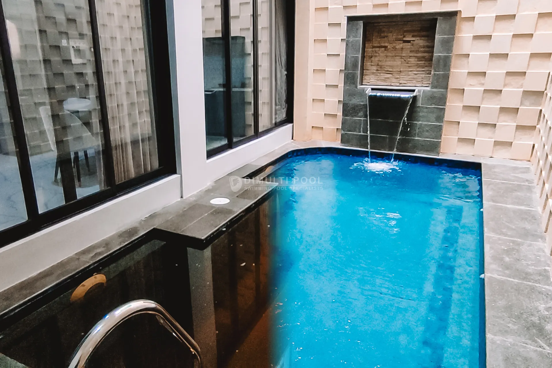 Proses Penjernihan Air Kolam Renang Berwarna Kuning