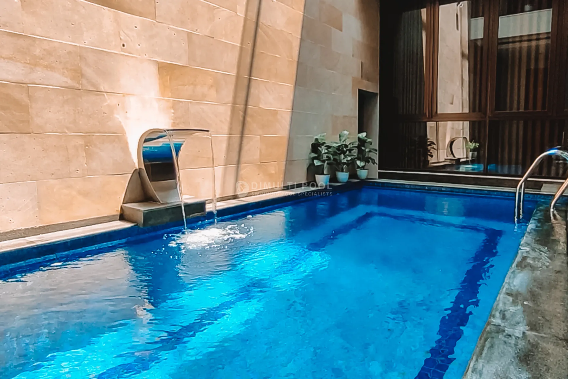 penjernihan air kolam renang berkabut yang benar