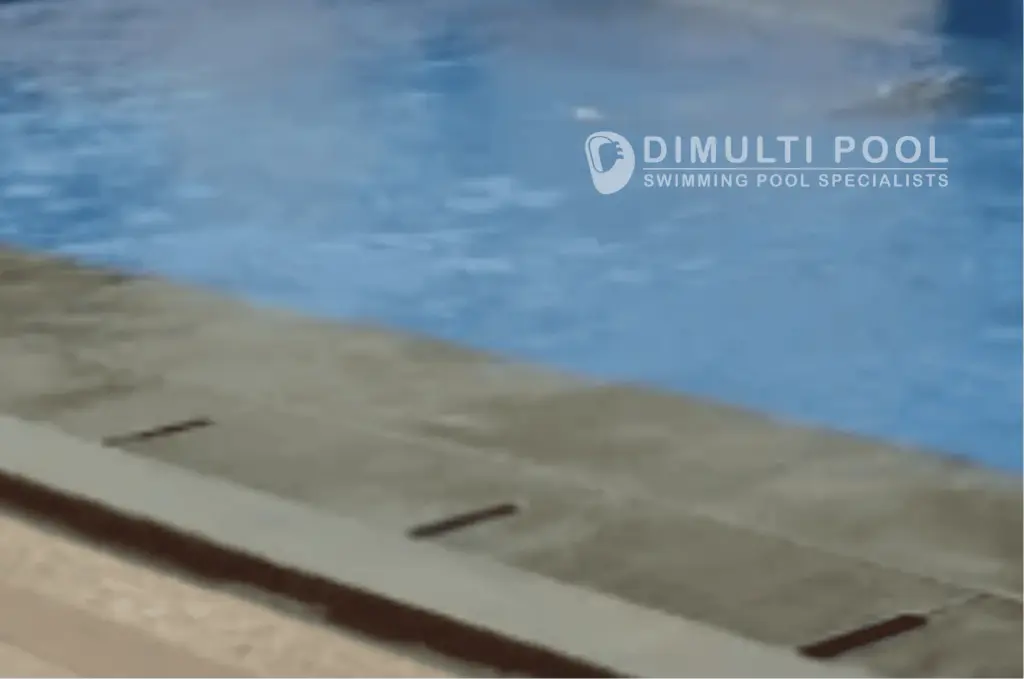 Level air kolam renang overflow.