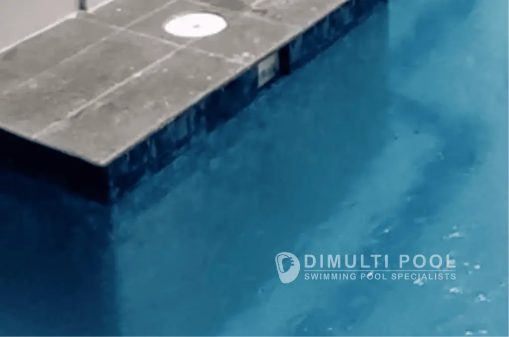 Level air kolam renang skimmer.