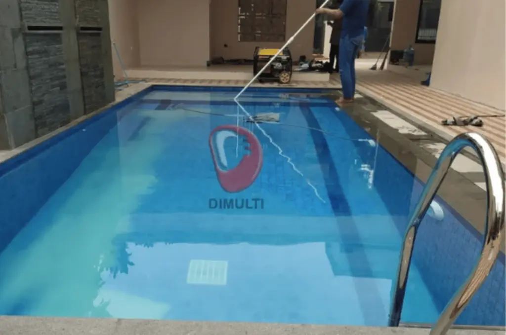 Proses vacuum buang untuk membersihkan endapan kotoran.