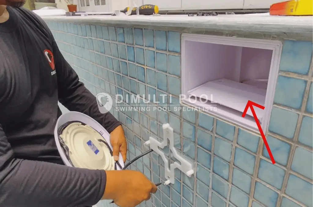 Weir atau damper lubang skimmer box kolam renang