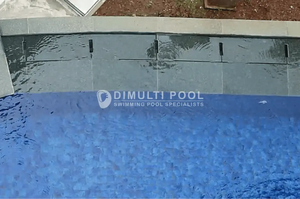 Contoh batu alam untuk tutup gutter kolam renang.